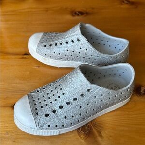 Native Kids Silver Sparkle Slip-On Sneakers